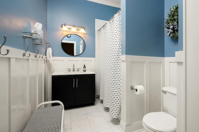 bathroom featuring a shower with curtain, vanity, crown molding, and toilet