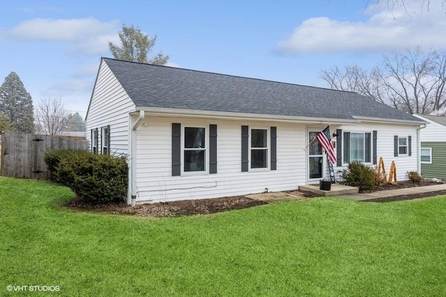 ranch-style home featuring a front lawn