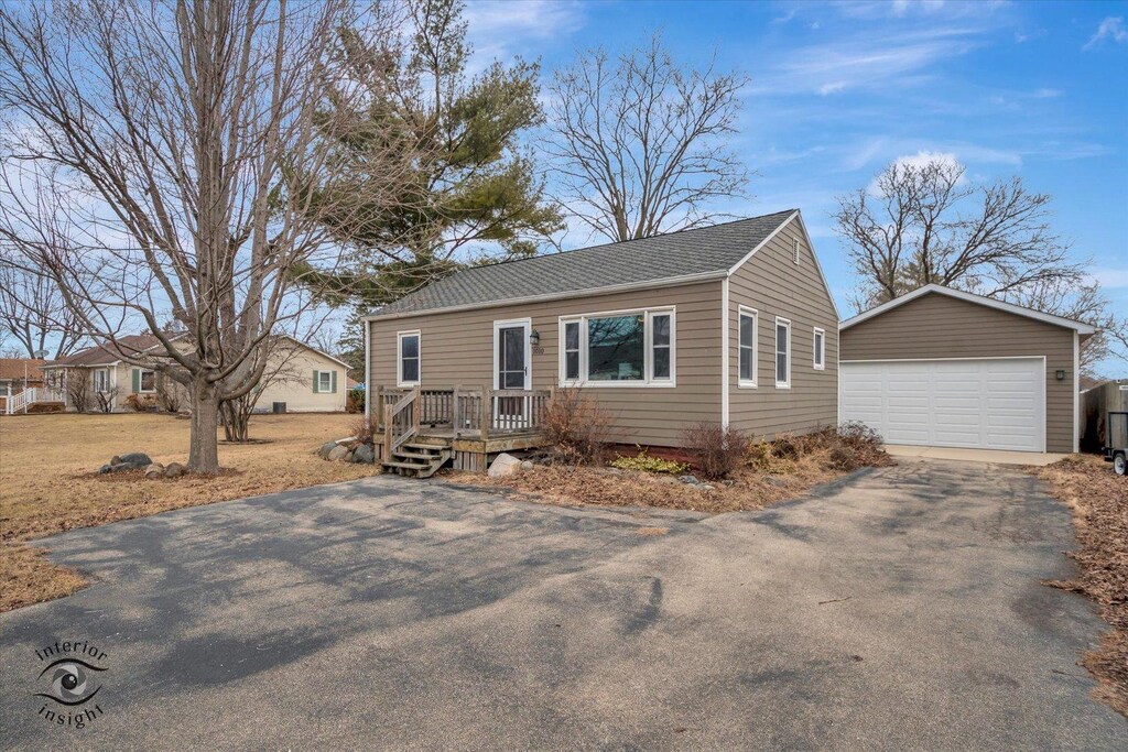 1010 White Ln, Ottawa, IL 61350 - view of front of house with a garage and an outdoor structure
