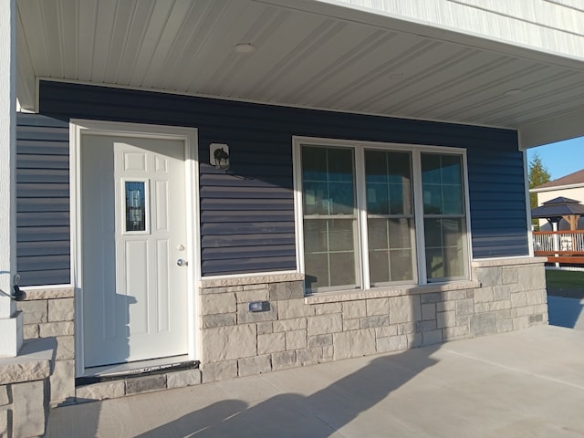 entrance to property with covered porch