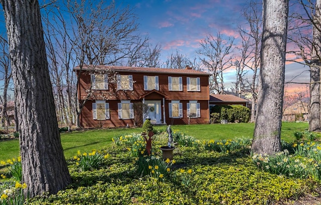 view of front of home featuring a yard