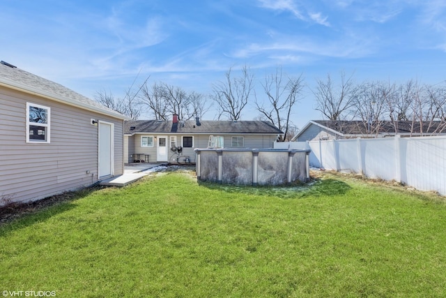 view of yard featuring a covered pool