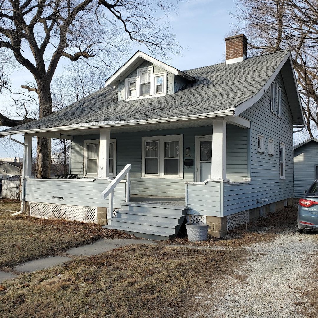 view of front of property with covered porch