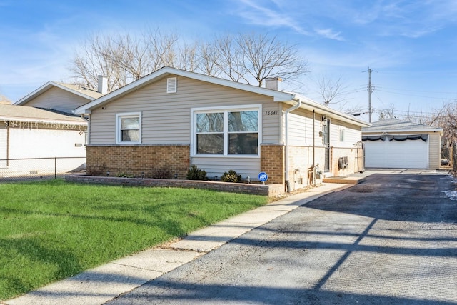 view of front of home featuring an outbuilding, a garage, and a front yard