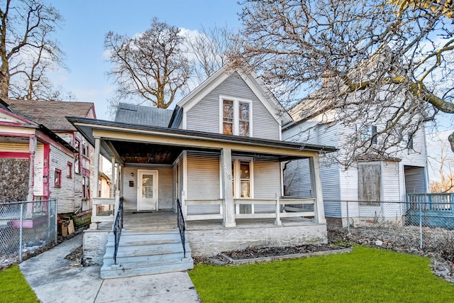 view of front facade with a porch and a front lawn