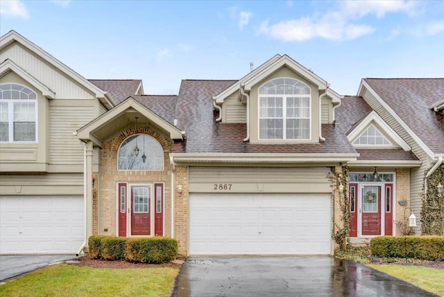 view of front facade with a garage