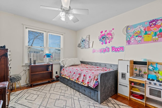 bedroom featuring light hardwood / wood-style flooring and ceiling fan