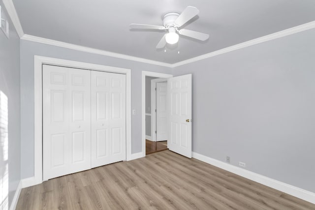 unfurnished bedroom featuring crown molding, a closet, ceiling fan, and light hardwood / wood-style flooring