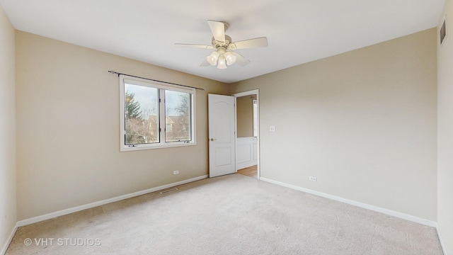 unfurnished room with light carpet and ceiling fan