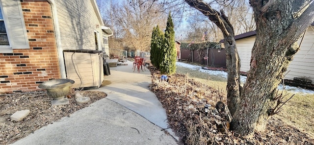 view of yard featuring a patio