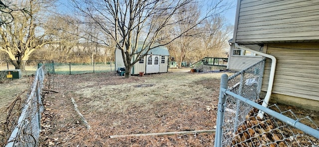 view of yard with a storage shed