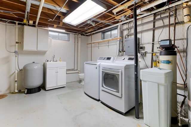 665 S Circle Ave, Port Barrington, IL 60010 - laundry area featuring washing machine and clothes dryer and cabinet space