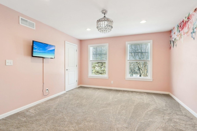 empty room featuring carpet floors, baseboards, visible vents, and recessed lighting