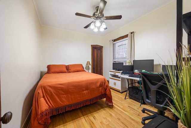 bedroom with ceiling fan, ornamental molding, and light hardwood / wood-style flooring