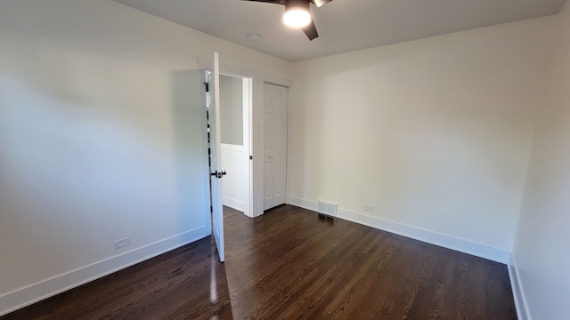 empty room featuring dark hardwood / wood-style floors and ceiling fan