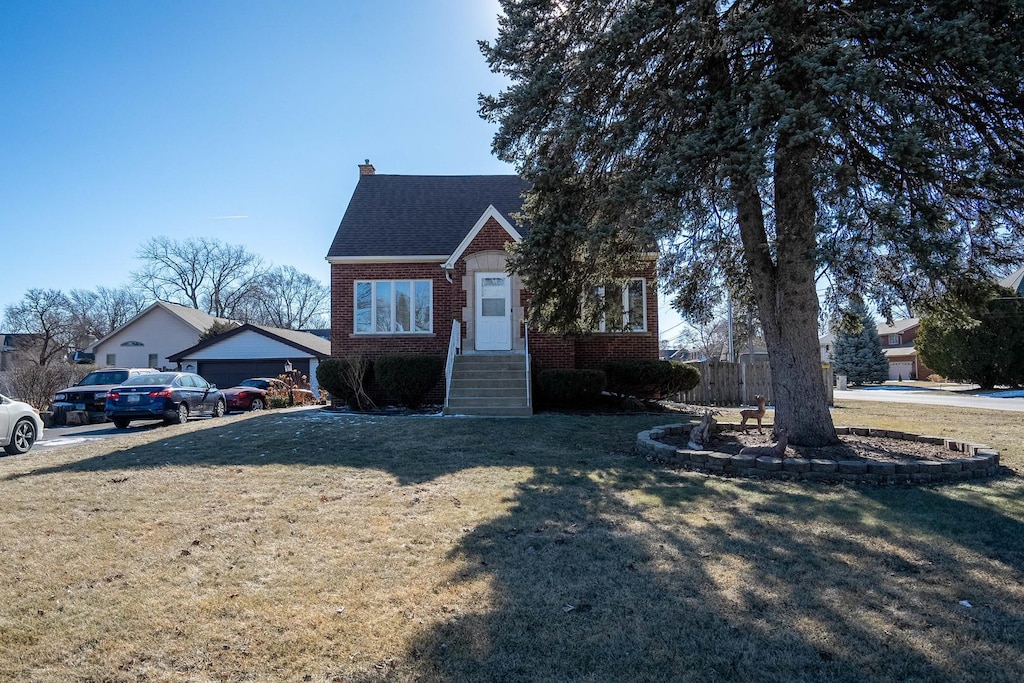 view of front of property featuring a garage and a front yard