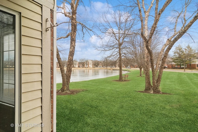 view of yard featuring a water view