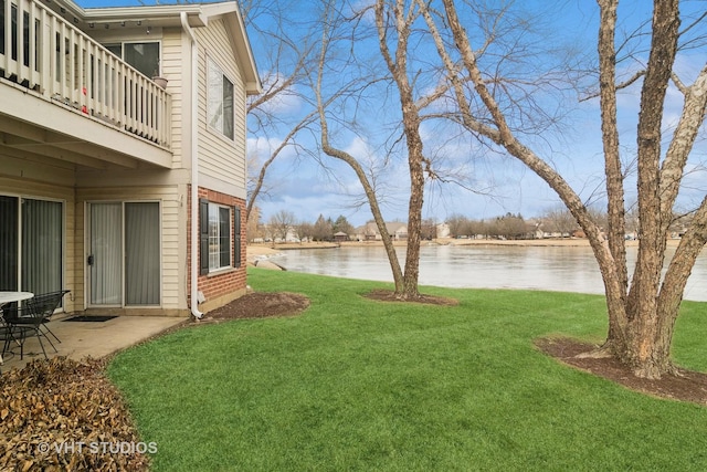 view of yard with a water view