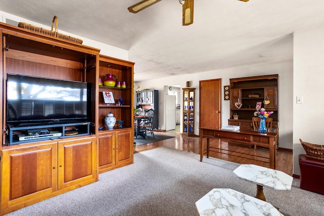 carpeted living room featuring ceiling fan