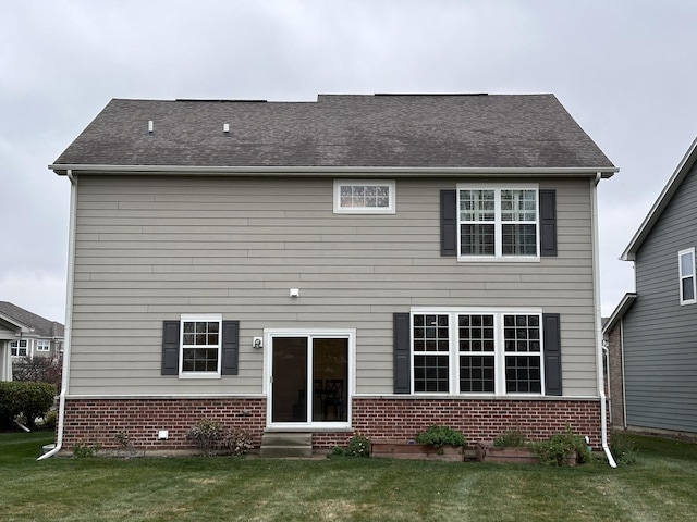 back of house featuring a lawn