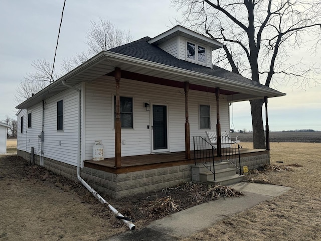 view of front of property featuring covered porch