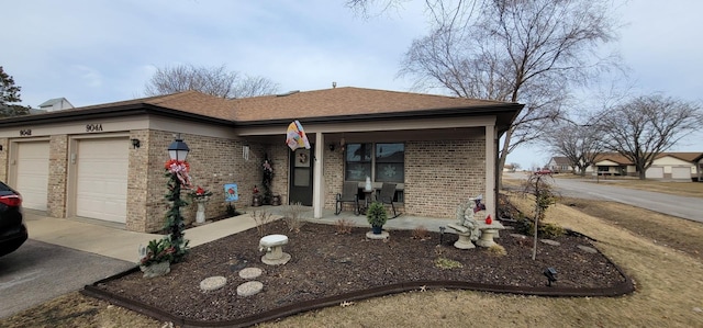 view of front facade featuring a garage and a porch