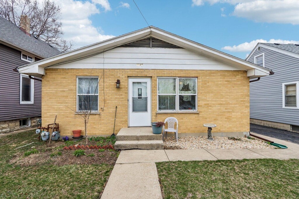 1016-18 Solfisburg Ave, Aurora, IL 60505 - bungalow-style house featuring brick siding