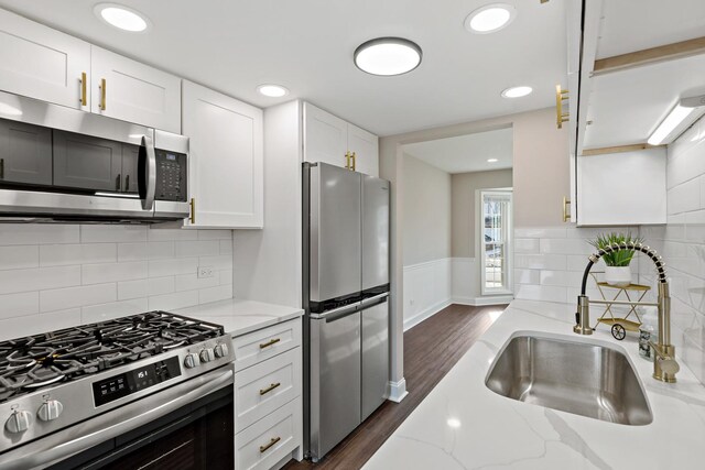 entryway featuring dark hardwood / wood-style floors