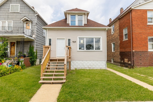 view of front of home featuring a front yard