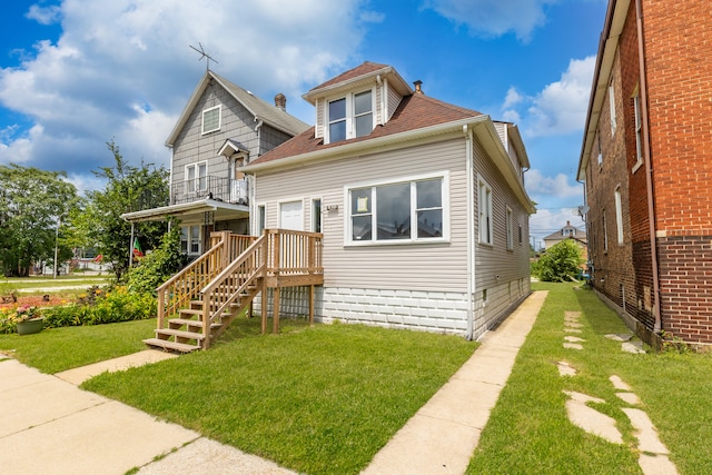 view of front of home with a front yard