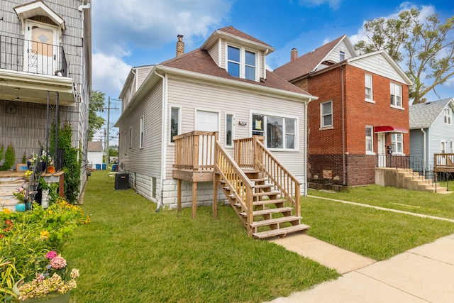 view of front of property featuring cooling unit and a front yard