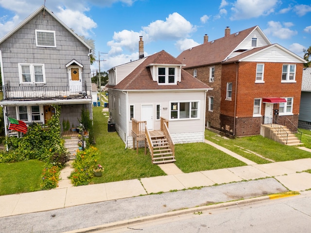 view of front facade featuring a front yard