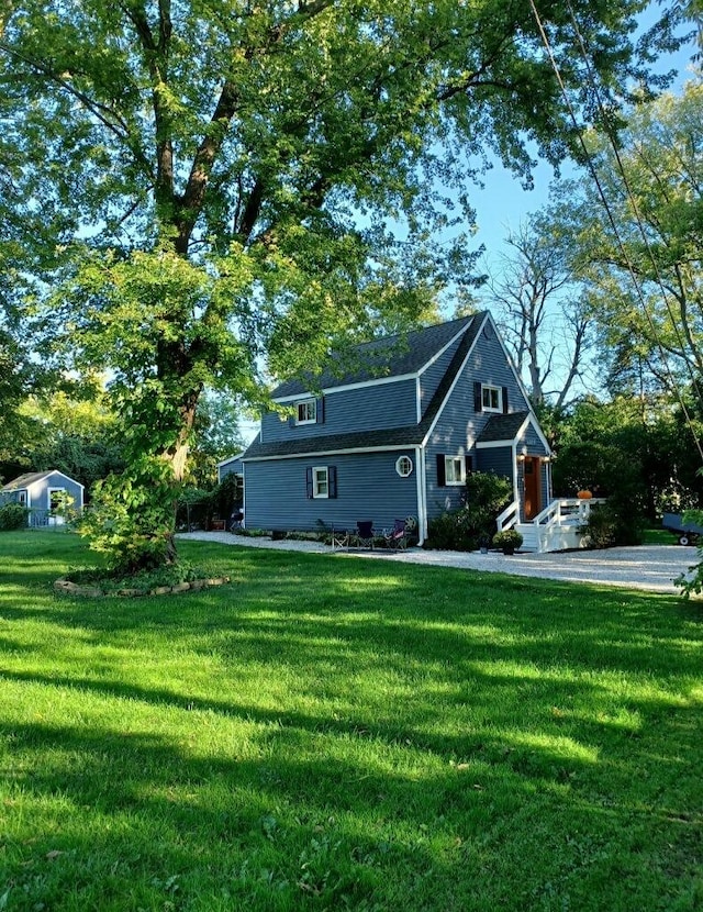 view of front facade with a front lawn