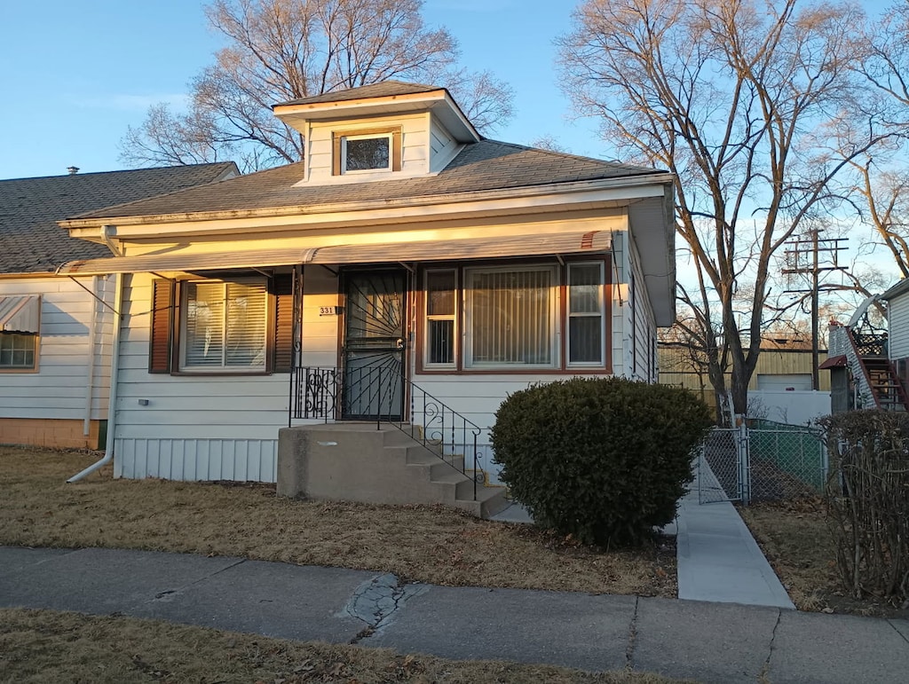 bungalow featuring covered porch