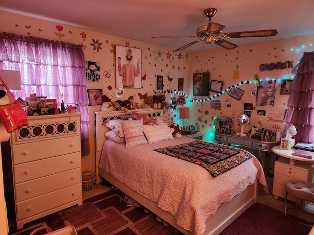 bedroom with ceiling fan