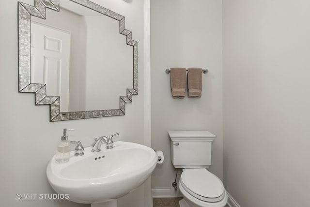 bathroom featuring sink and toilet