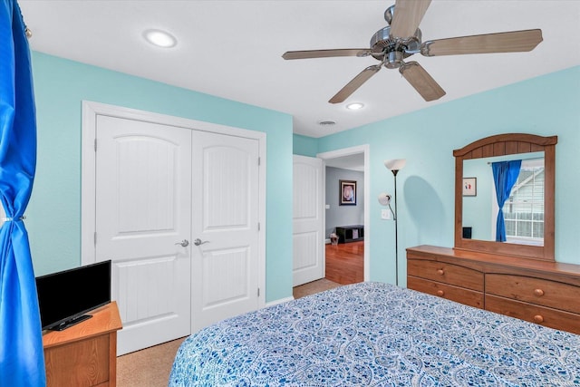 bedroom featuring recessed lighting, a closet, light colored carpet, and ceiling fan