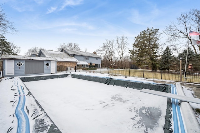 view of yard featuring an outbuilding