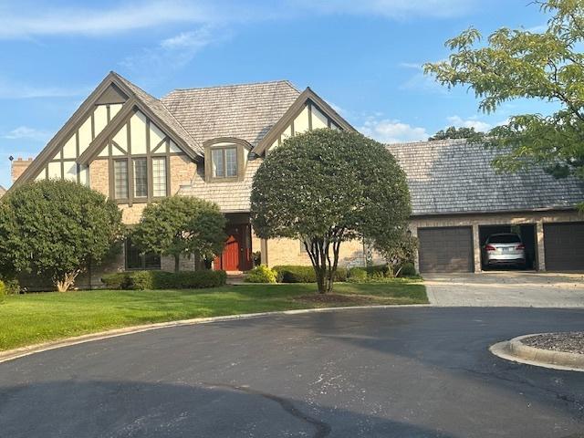 view of front of property featuring a garage and a front yard