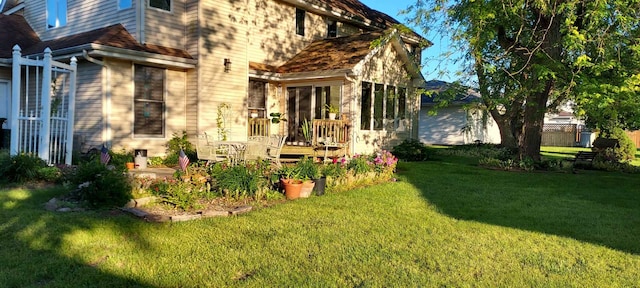 view of side of property featuring a lawn