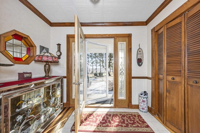 foyer entrance with crown molding