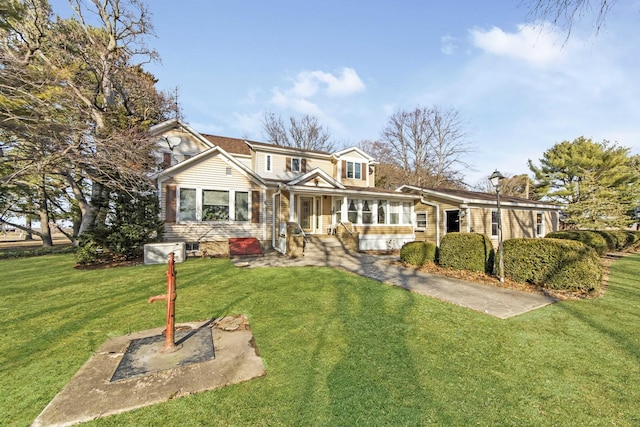 view of front of house featuring a front yard