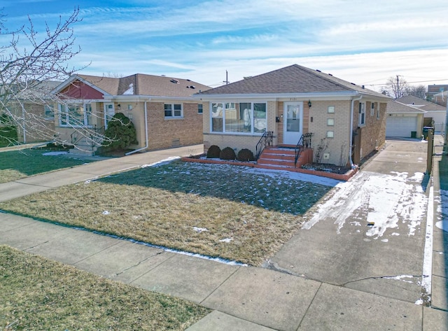 view of front of property featuring a porch and a front yard