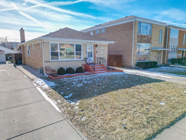 view of front of property with a front yard