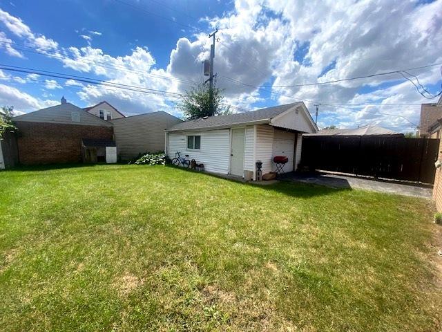 view of yard with a garage and an outdoor structure