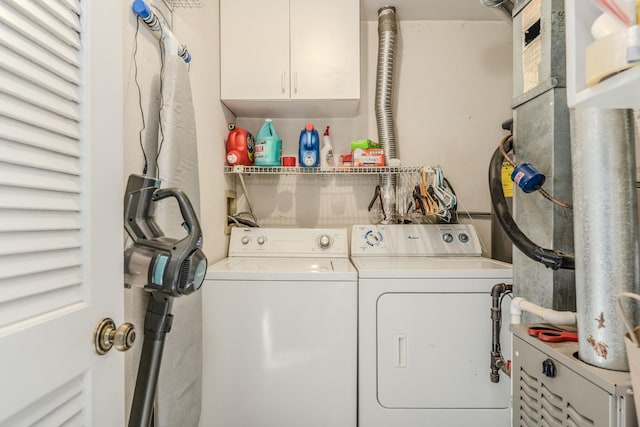 washroom featuring cabinets and washing machine and clothes dryer