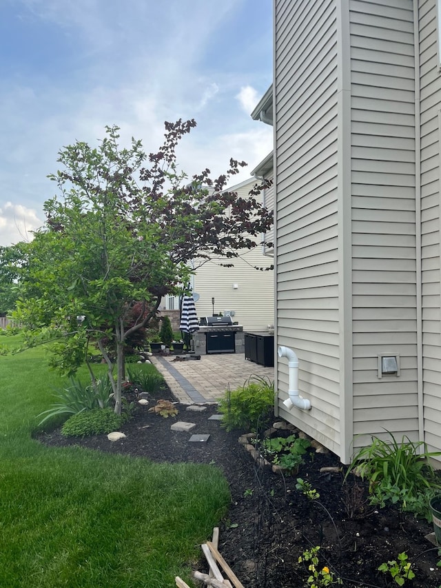 view of yard with a patio area