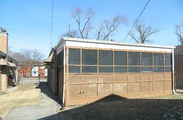 view of side of property