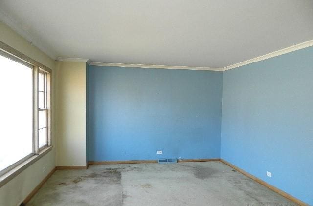 empty room with crown molding