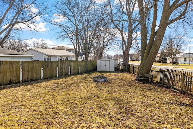 view of yard featuring a storage shed